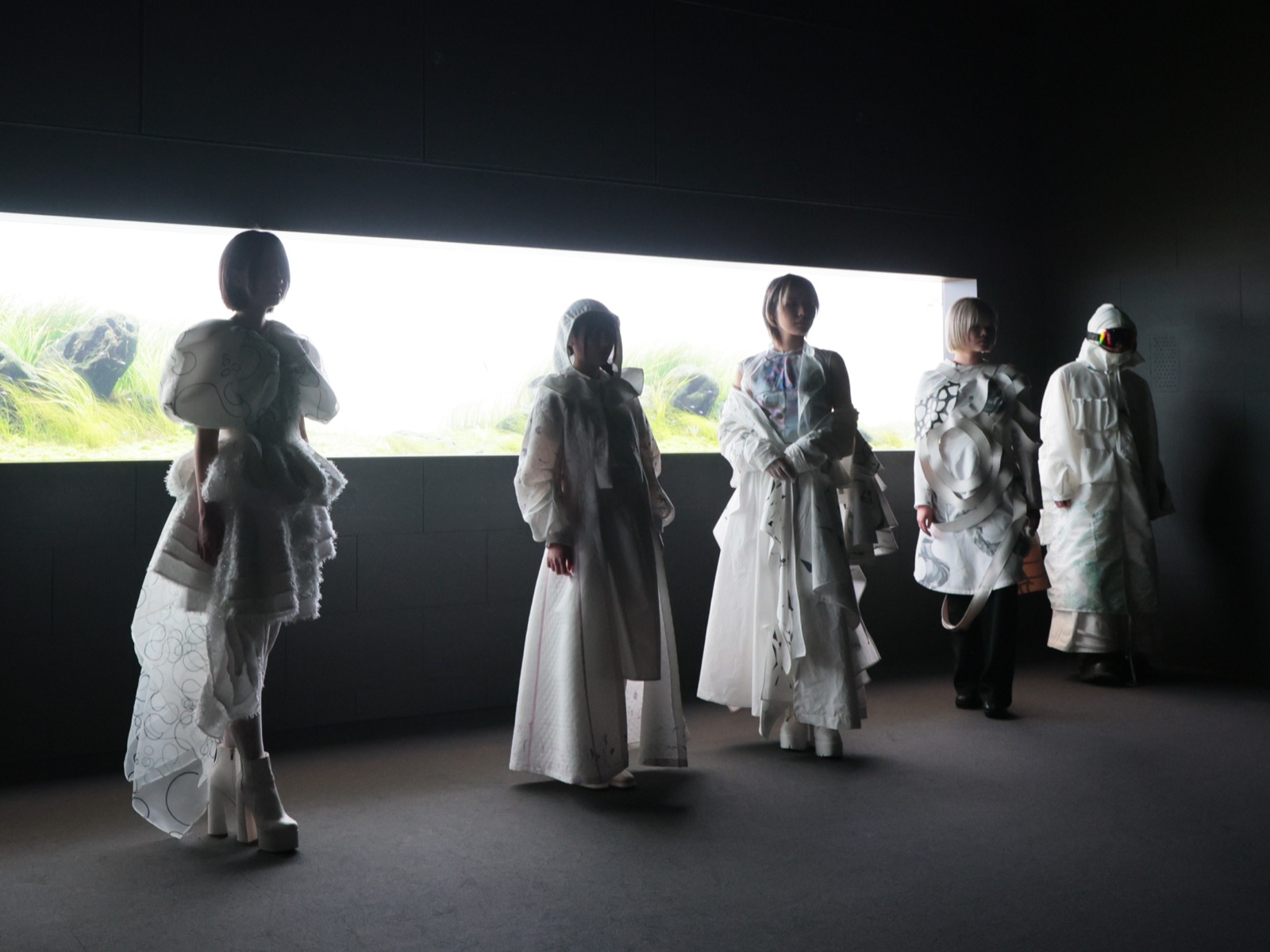 北海道文化服装専門学校の学生が制作したエゾシカ革の衣装